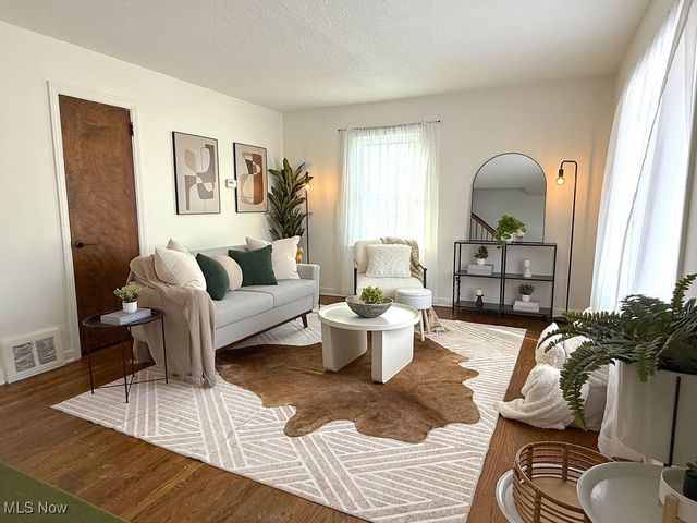 1758 Beechwood, Warren, OH 44483