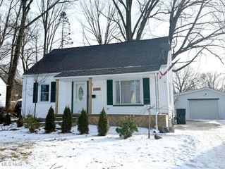 1758 Beechwood, Warren, OH 44483