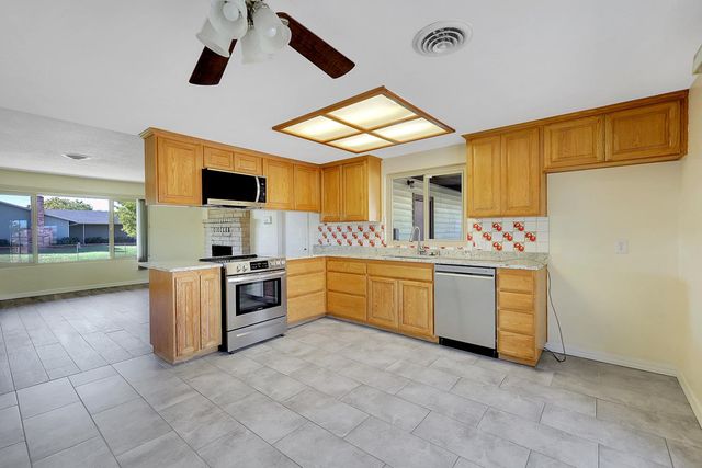 4294 Lever Ave, Olivehurst, CA 95961