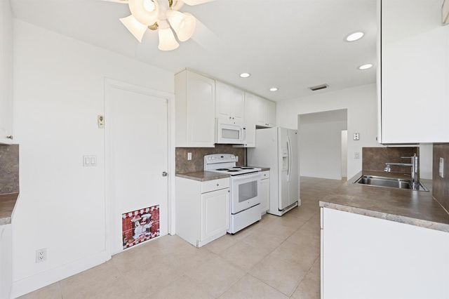 1316 SW 23rd Street, Boynton Beach, FL 33426