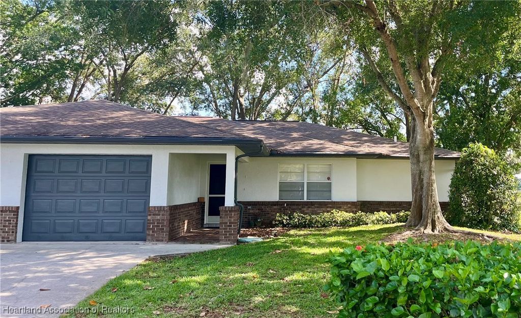 2527 Davis Circle, Sebring, FL 33870