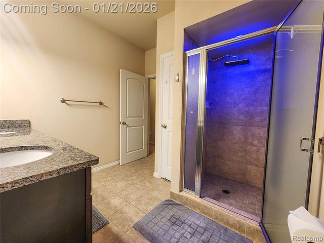 30475 Berghway Trail, Warren, MI 48092