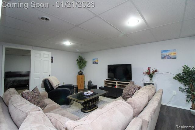 30475 Berghway Trail, Warren, MI 48092