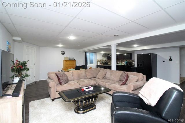 30475 Berghway Trail, Warren, MI 48092