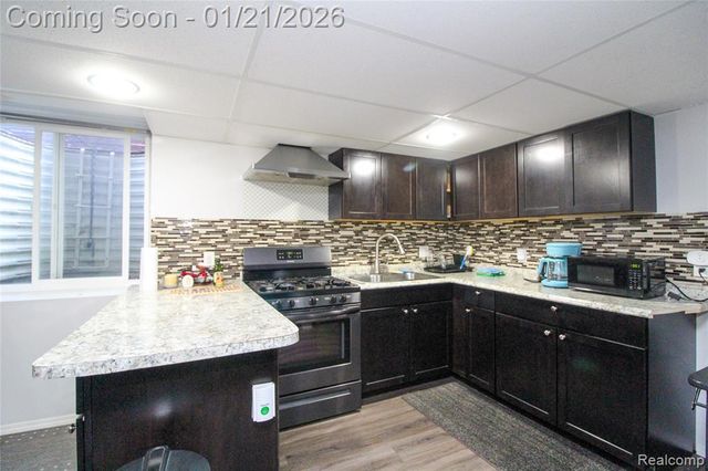 30475 Berghway Trail, Warren, MI 48092