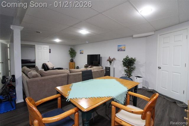 30475 Berghway Trail, Warren, MI 48092