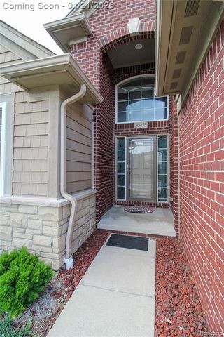 30475 Berghway Trail, Warren, MI 48092