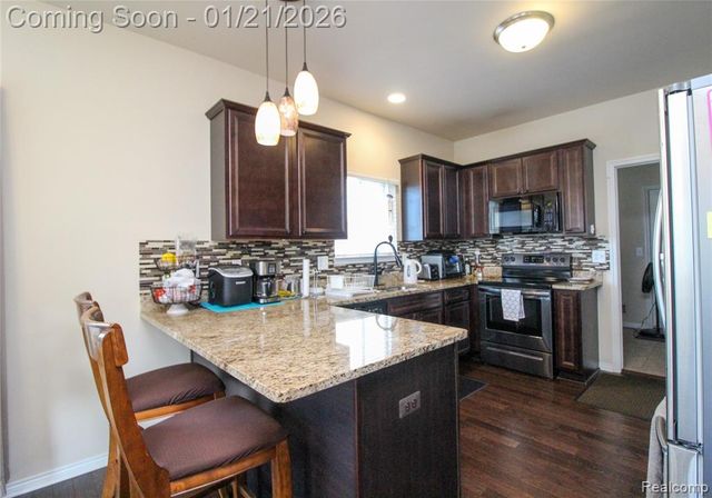 30475 Berghway Trail, Warren, MI 48092