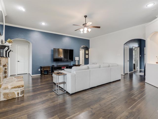 216 Wolf Drive, Forney, TX 75126