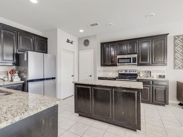 216 Wolf Drive, Forney, TX 75126