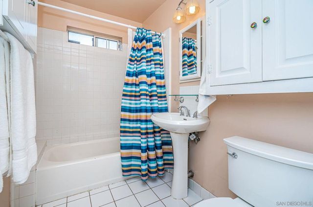 2559 Tuberose St, San Diego, CA 92105