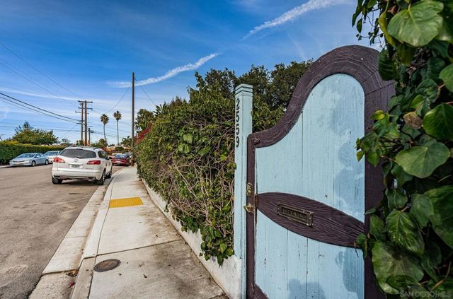 2559 Tuberose St, San Diego, CA 92105