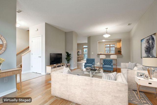 737 Victoria Street S, Saint Paul, MN 55102