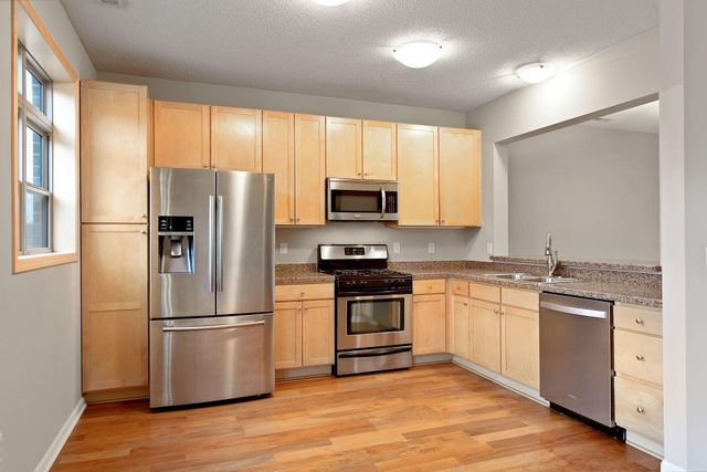 737 Victoria Street S, Saint Paul, MN 55102