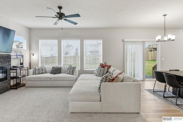 6615 N HWS Cleveland Boulevard, Omaha, NE 68116