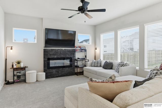 6615 N HWS Cleveland Boulevard, Omaha, NE 68116