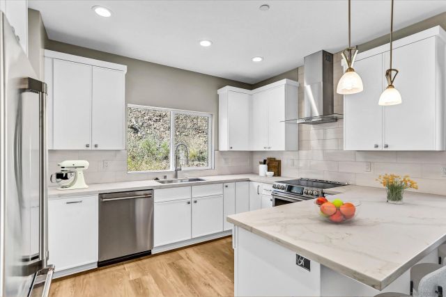 3900 Rojo Tierra Rd, La Mesa, CA 91941