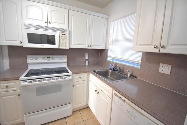 3051 Sunrise Lakes Drive 311, Sunrise, FL 33322