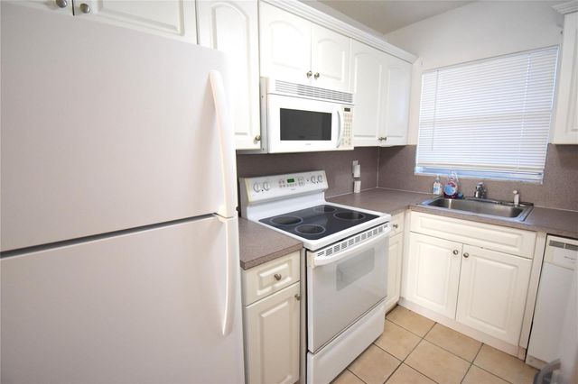 3051 Sunrise Lakes Drive 311, Sunrise, FL 33322