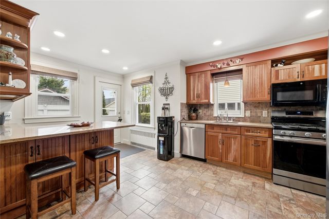 147 Church Avenue, Islip, NY 11751