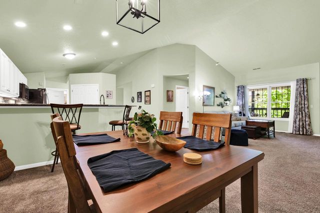 10210 Deerwood LANE, Franklin, WI 53132