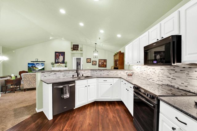 10210 Deerwood LANE, Franklin, WI 53132