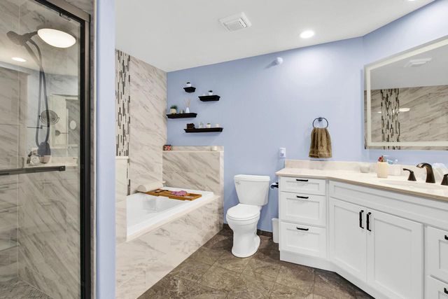 10210 Deerwood LANE, Franklin, WI 53132
