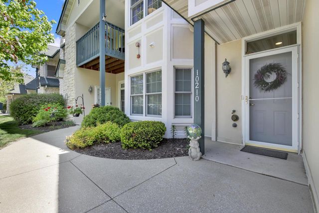 10210 Deerwood LANE, Franklin, WI 53132