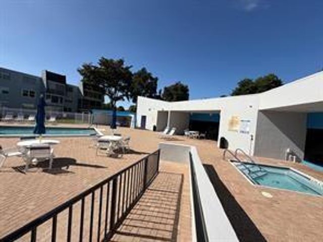 9301 W Lime Bay Boulevard 102, Tamarac, FL 33321