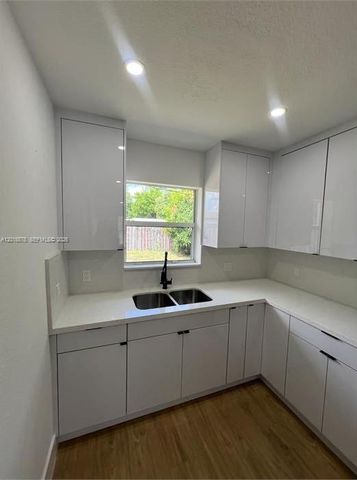 201-205 NW 30th Ave, Pompano Beach, FL 33069