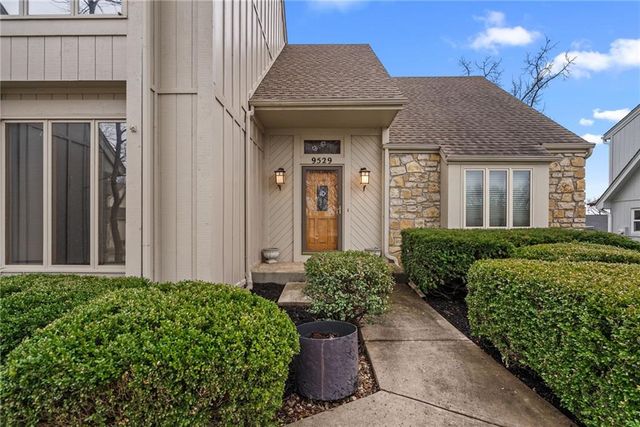 9529 W 116th Terrace, Overland Park, KS 66210