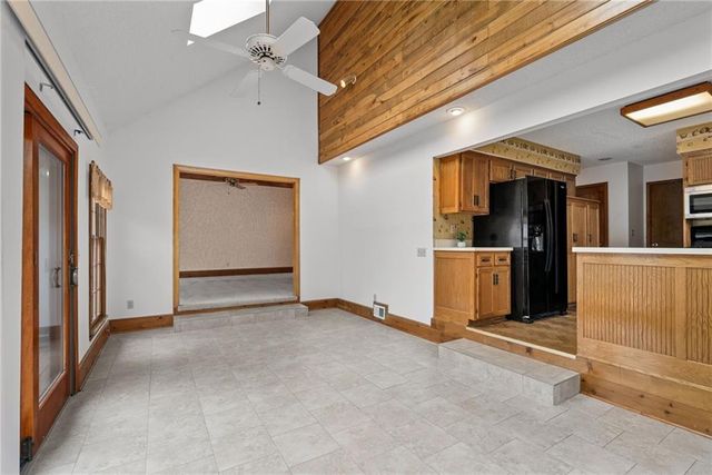 9529 W 116th Terrace, Overland Park, KS 66210