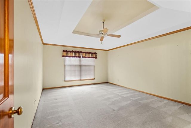 9529 W 116th Terrace, Overland Park, KS 66210