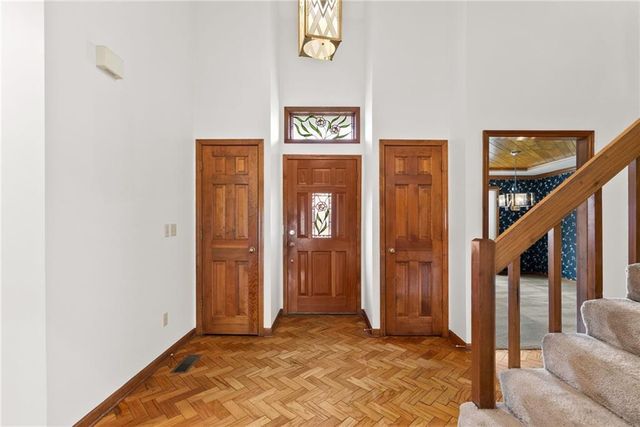 9529 W 116th Terrace, Overland Park, KS 66210