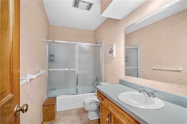 9529 W 116th Terrace, Overland Park, KS 66210