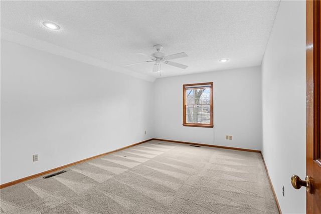 9529 W 116th Terrace, Overland Park, KS 66210