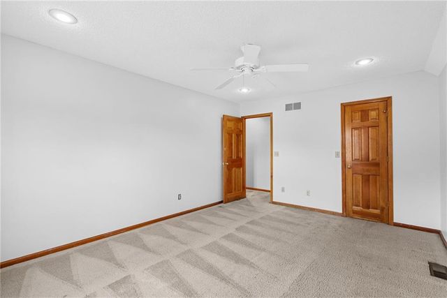 9529 W 116th Terrace, Overland Park, KS 66210