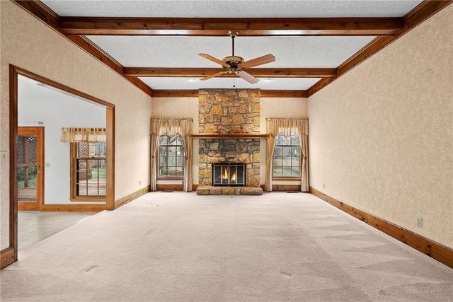 9529 W 116th Terrace, Overland Park, KS 66210