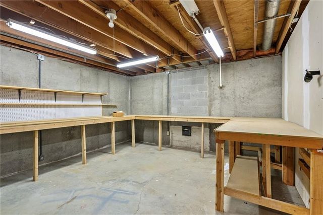 9529 W 116th Terrace, Overland Park, KS 66210