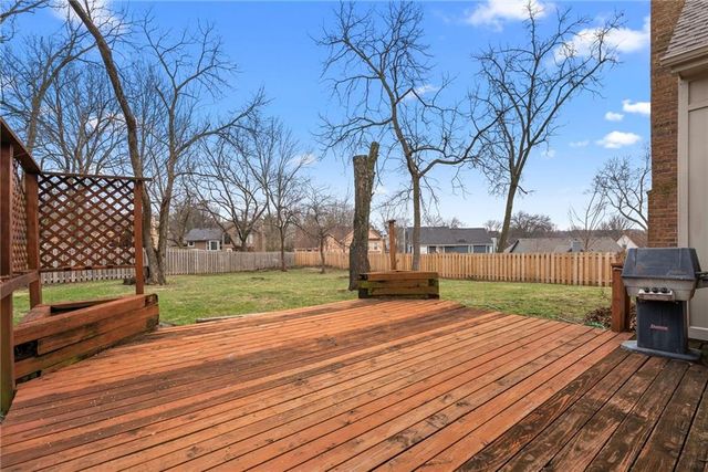 9529 W 116th Terrace, Overland Park, KS 66210