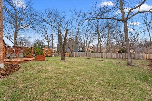 9529 W 116th Terrace, Overland Park, KS 66210