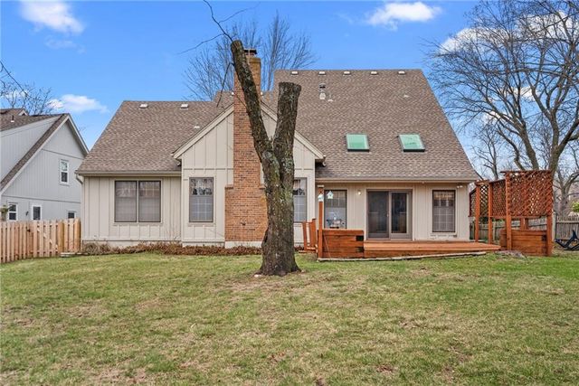 9529 W 116th Terrace, Overland Park, KS 66210