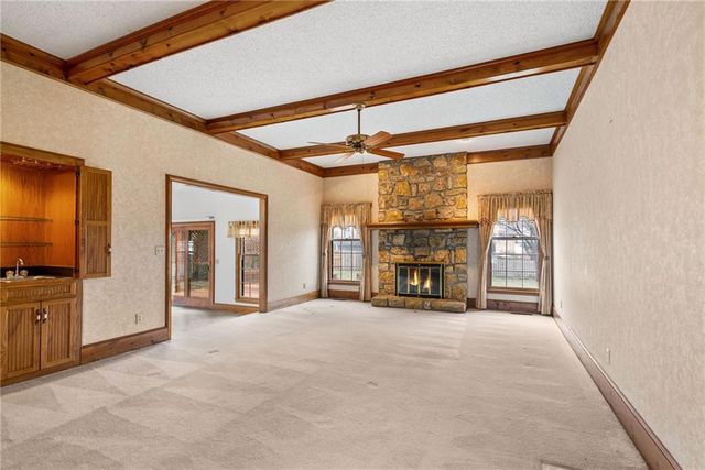 9529 W 116th Terrace, Overland Park, KS 66210