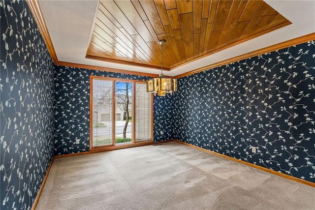 9529 W 116th Terrace, Overland Park, KS 66210