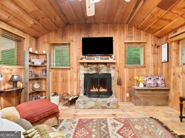 167 Mangums Trail, Blue Ridge, GA 30513