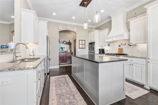 2496 Brookwater Lane, Fayetteville, AR 72703