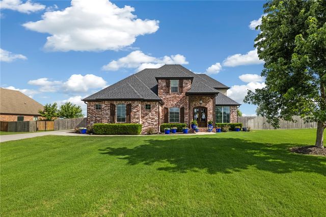 2496 Brookwater Lane, Fayetteville, AR 72703