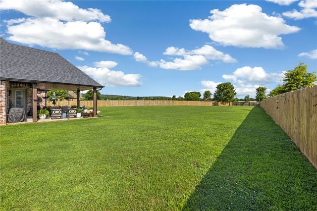 2496 Brookwater Lane, Fayetteville, AR 72703