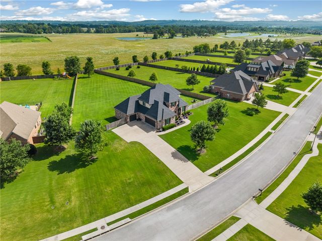 2496 Brookwater Lane, Fayetteville, AR 72703