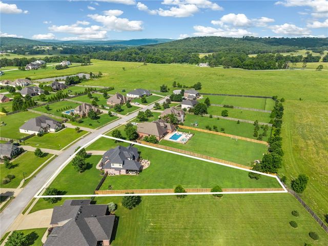 2496 Brookwater Lane, Fayetteville, AR 72703